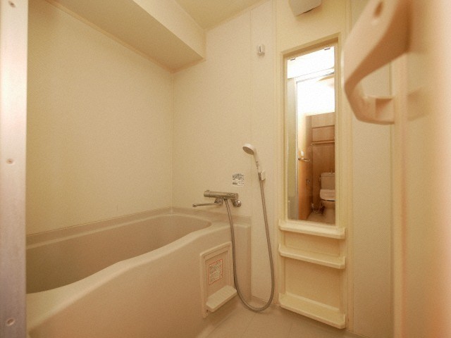 バス・シャワールーム　落ち着いた空間のお風呂です