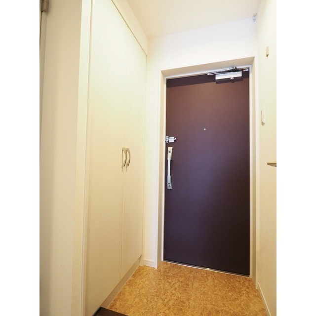 玄関　※参考。別部屋の写真です。