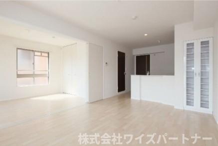 居室・リビング　※別号室の為、現況優先