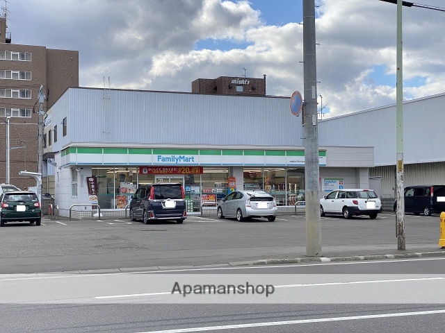 コンビニ　ファミリーマート札幌菊水元町２条店（コンビニ）まで493m