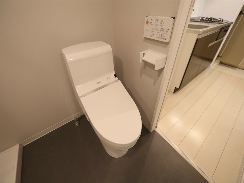 トイレ　温水洗暖房浄便座付トイレ