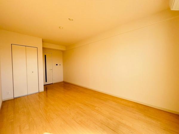 居室・リビング　同物件別室