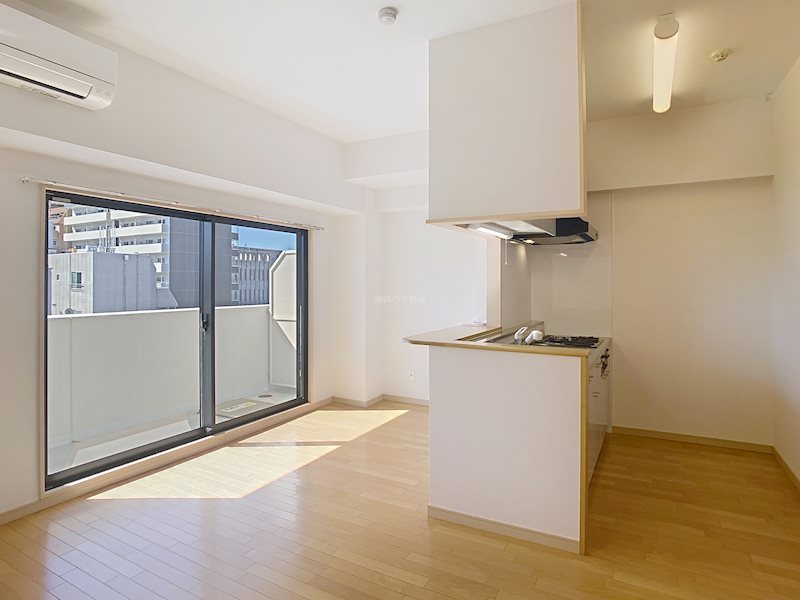 居室・リビング　※参考602号室写真で実際は反転してます。