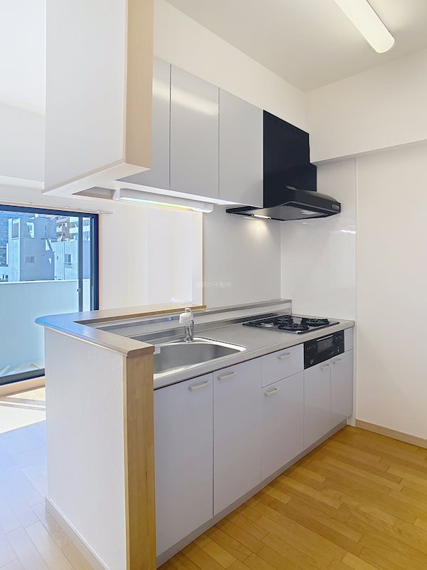 キッチン　※参考602号室写真で実際は反転してます。