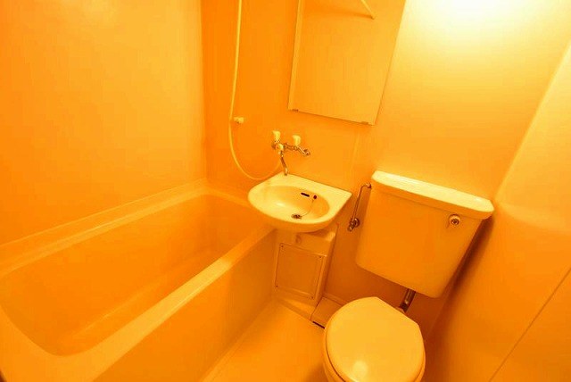 バス・シャワールーム　シンプルなユニットバスです！