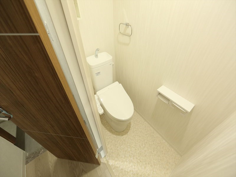 トイレ　温水洗浄暖房便座付トイレ