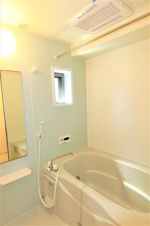 バス・シャワールーム　同型物件の写真、配色に違いあり