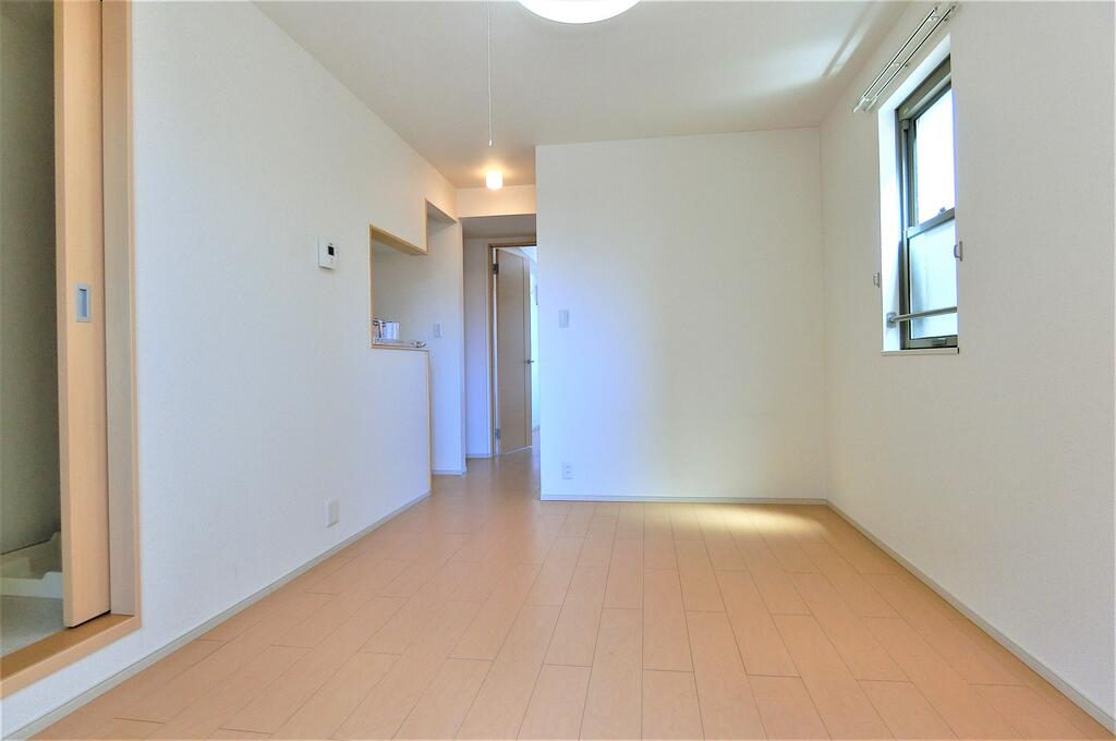 居室・リビング　同型物件の写真、配色に違いあり