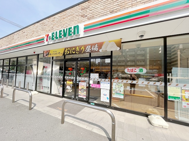 コンビニ　セブンイレブン（コンビニ）まで1156m