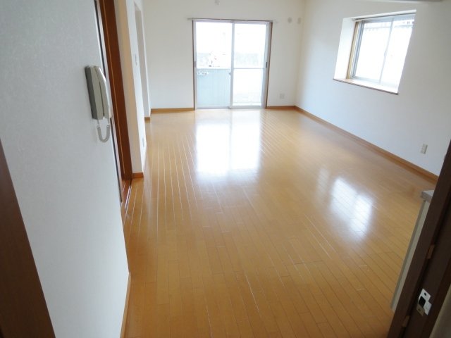 居室・リビング　写真は別号室のものです。