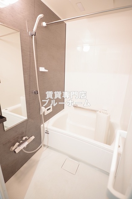 バス・シャワールーム　追い焚き・浴室乾燥機付き！