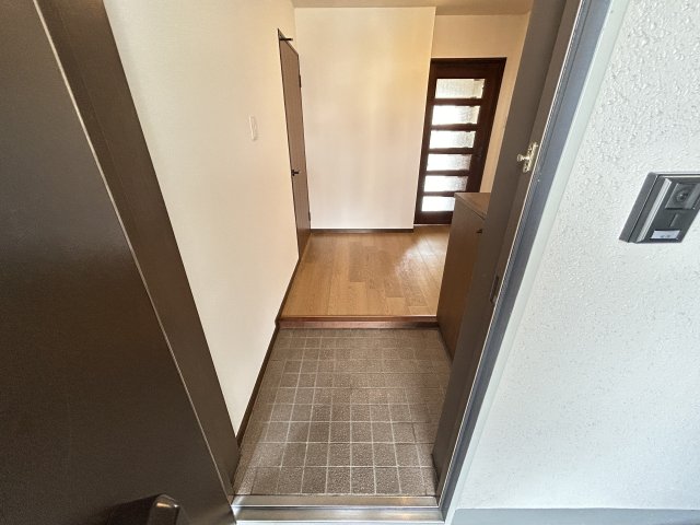 玄関　※写真は類似です