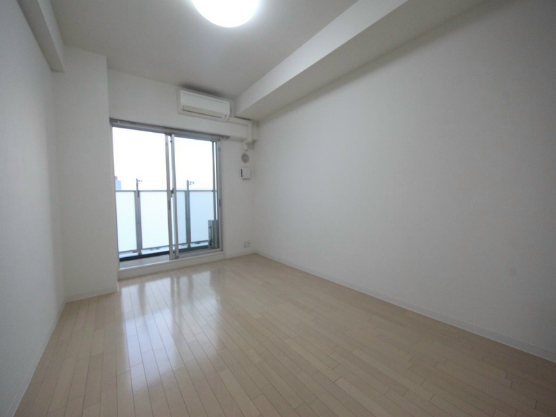 バルコニー　洋室8帖　エアコン付　南面バルコニー