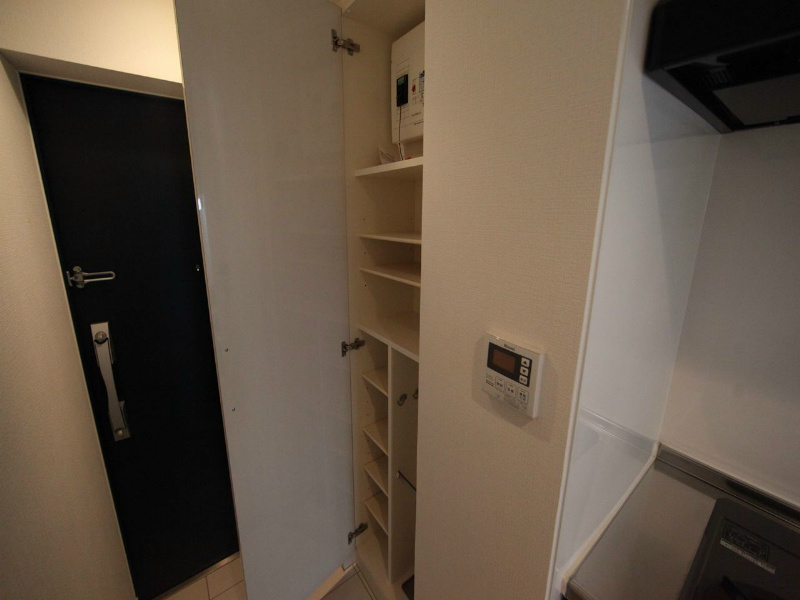 玄関　玄関　シューズボックス付（収納充実してます）