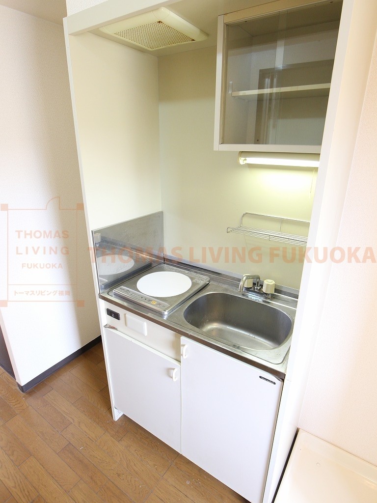 キッチン　お掃除楽々なIHクッキングヒーターが設置されています。