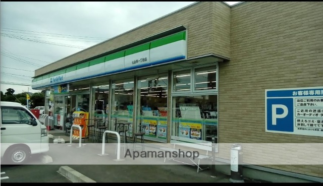 コンビニ　ファミリーマート塩釜尾島町店（コンビニ）まで384m