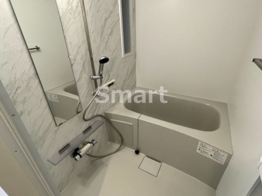 バス・シャワールーム　追い焚き機能付きのお風呂