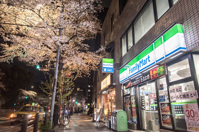 コンビニ　ファミリーマート 九段南二丁目店（コンビニ）まで440m