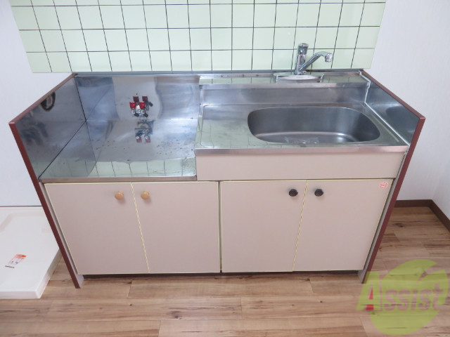 キッチン　シンプルなキッチンです。ちょうどいいサイズ。