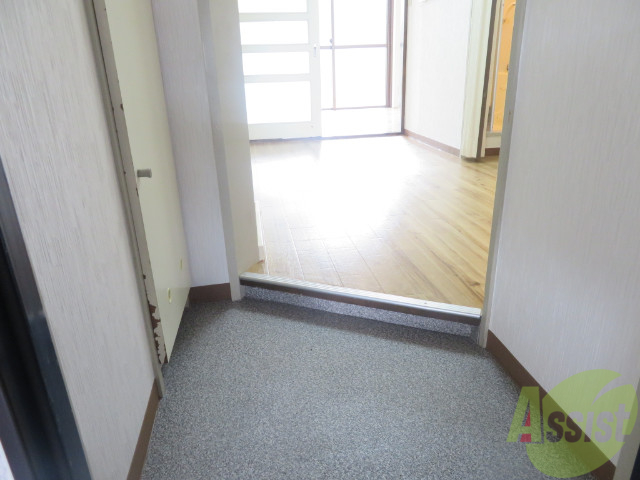 玄関　玄関の様子です。明るい印象ですね。気分もあがりそう。