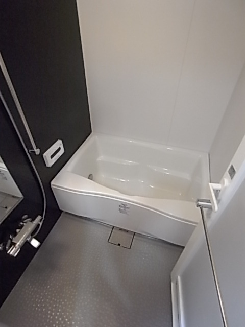 バス・シャワールーム　浴室乾燥機付きのバスルーム