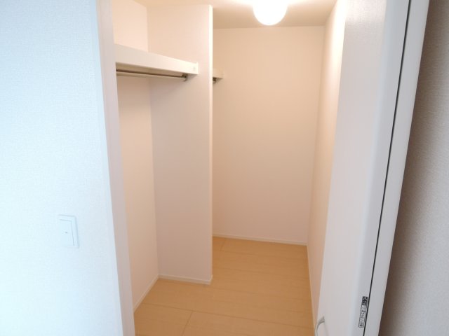 収納　ウォークインクローゼット（北洋室）