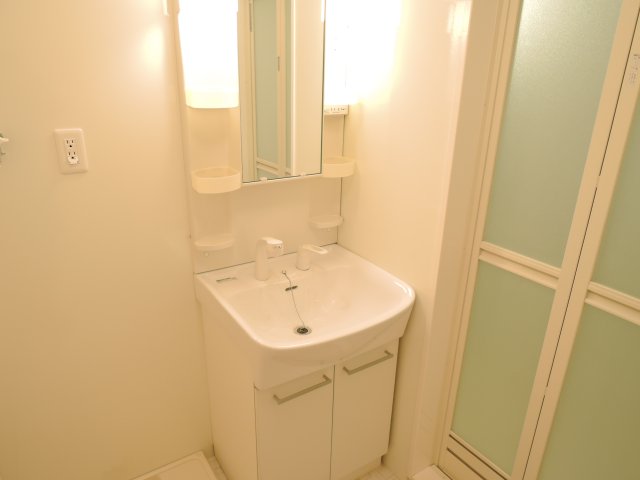 洗面設備　シャワー付洗面台