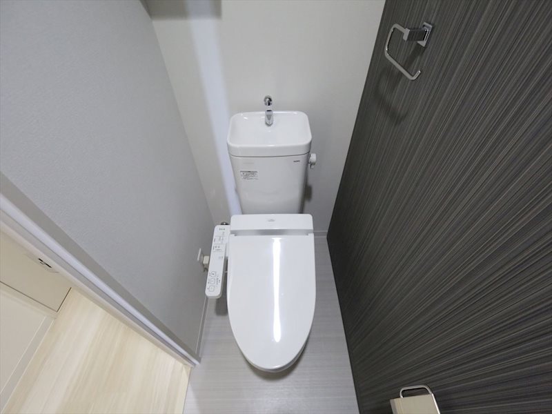 トイレ　温水洗浄暖房便座付トイレ