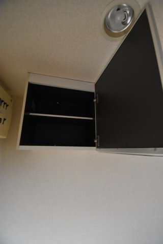 収納　「玄関上部に収納スペースあります」