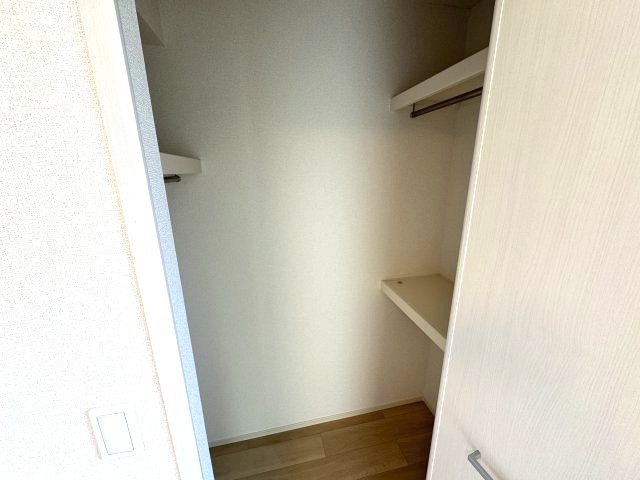 収納　ウォークインクローゼット（北側洋室）