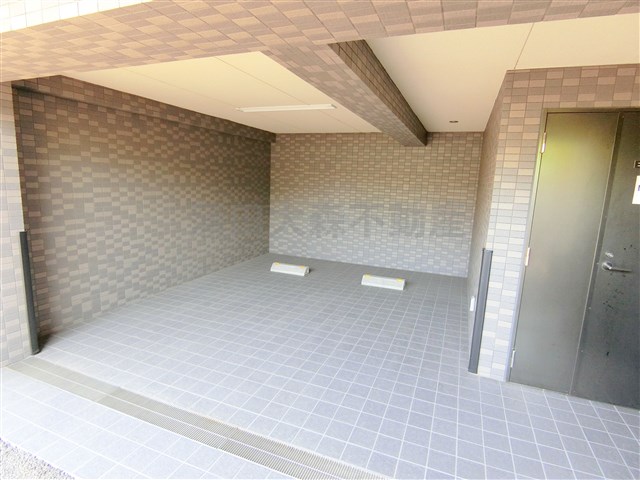 駐車場　敷地内平置き駐車場　空き状況はお問合せ下さい。