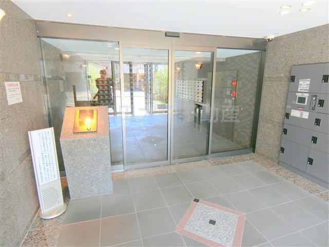 エントランス　防犯カメラTVモニター付オートロック宅配BOXメールBOX