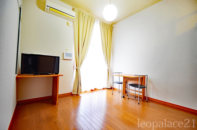 居室・リビング　同タイプの物件写真となります。