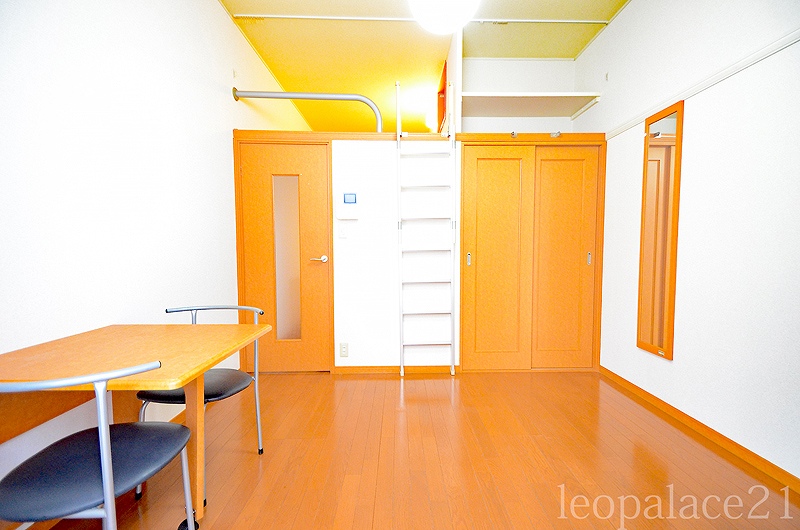 居室・リビング　同タイプの物件写真となります。