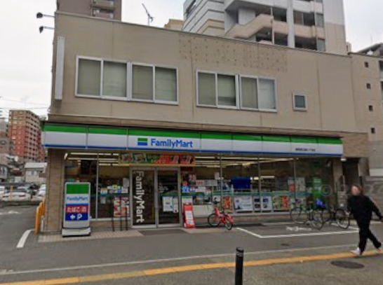 コンビニ　ファミリーマート 福岡渡辺通三丁目店（コンビニ）まで442m