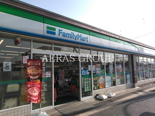 コンビニ　ファミリーマート六会日大駅前店（コンビニ）まで76m