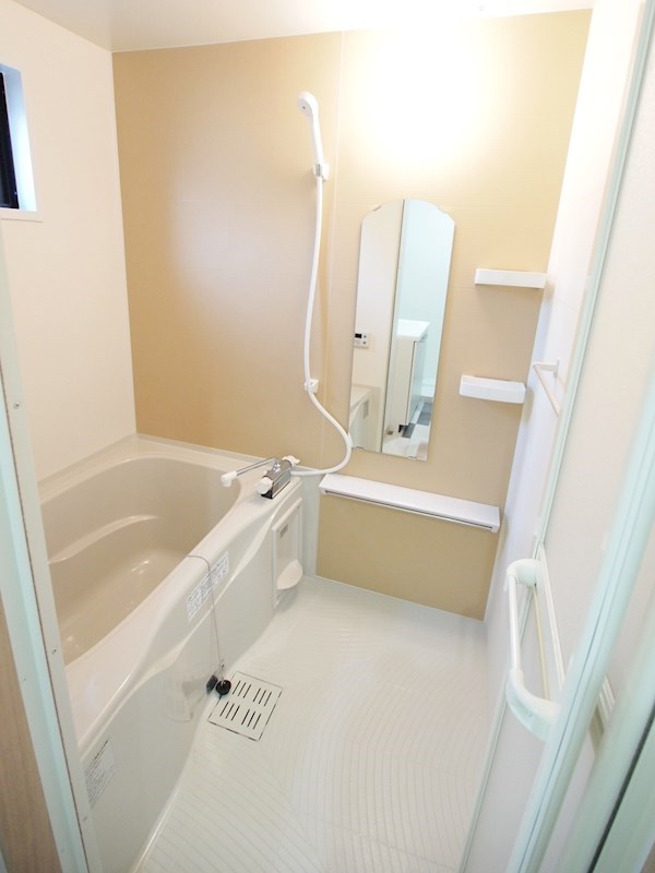 バス・シャワールーム　ゆったりできる浴槽♪追い焚き機能あり♪