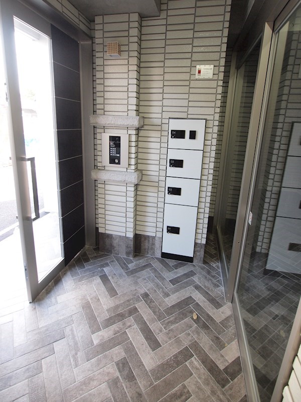 エントランス　宅配ＢＯＸ完備