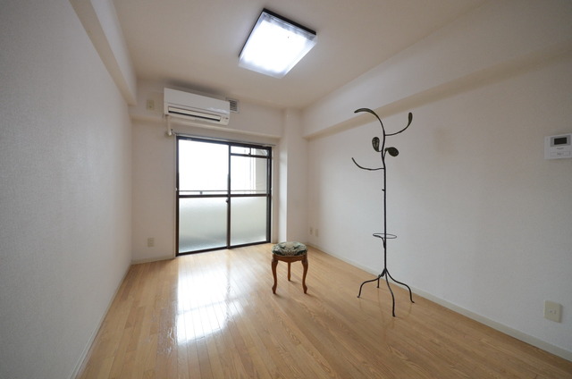 居室・リビング　★大きな窓が、お部屋を明るくしてくれます★