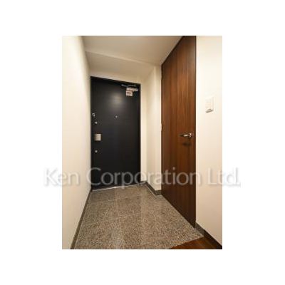 玄関　同タイプ3階のお部屋を撮影。仕様が異なることがあります。