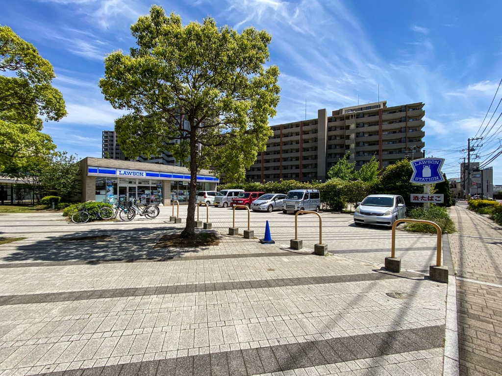 コンビニ　ローソンクレストシティ浦安店（コンビニ）まで331m