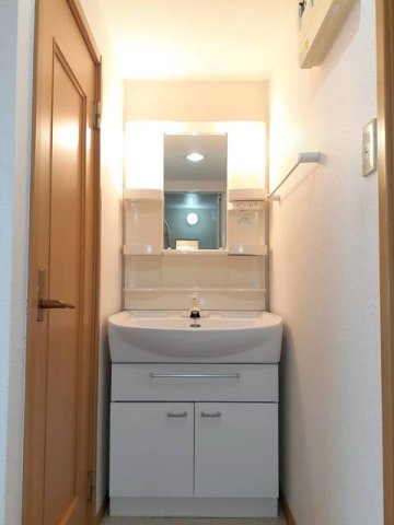 洗面設備　コンパクトで使いやすい洗面所