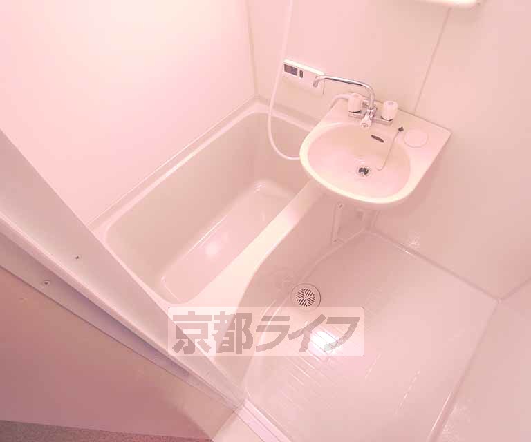 バス・シャワールーム　綺麗なお風呂ですね。