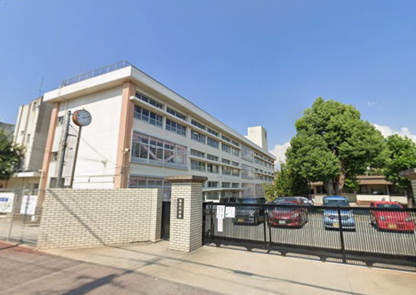 小学校　福岡市立板付小学校（小学校）まで890m