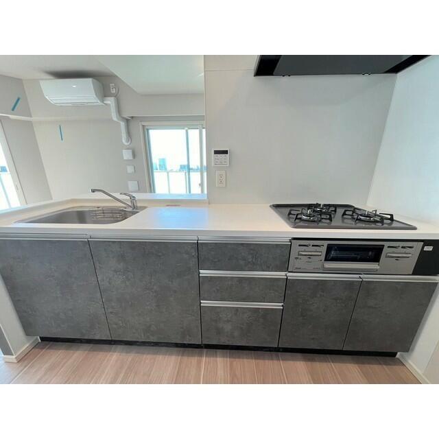 キッチン　※参考写真（同タイプ・別部屋）