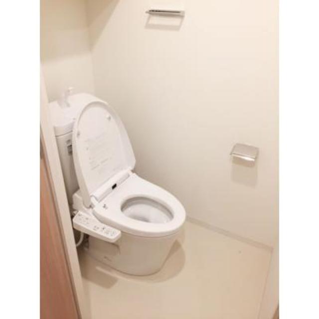 トイレ　※写真は同タイプ住戸です。
