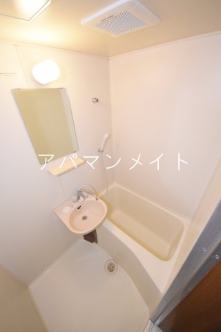 バス・シャワールーム　こちらで疲れを癒してください