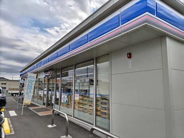コンビニ　ローソン鶴ヶ島脚折店（コンビニ）まで350m