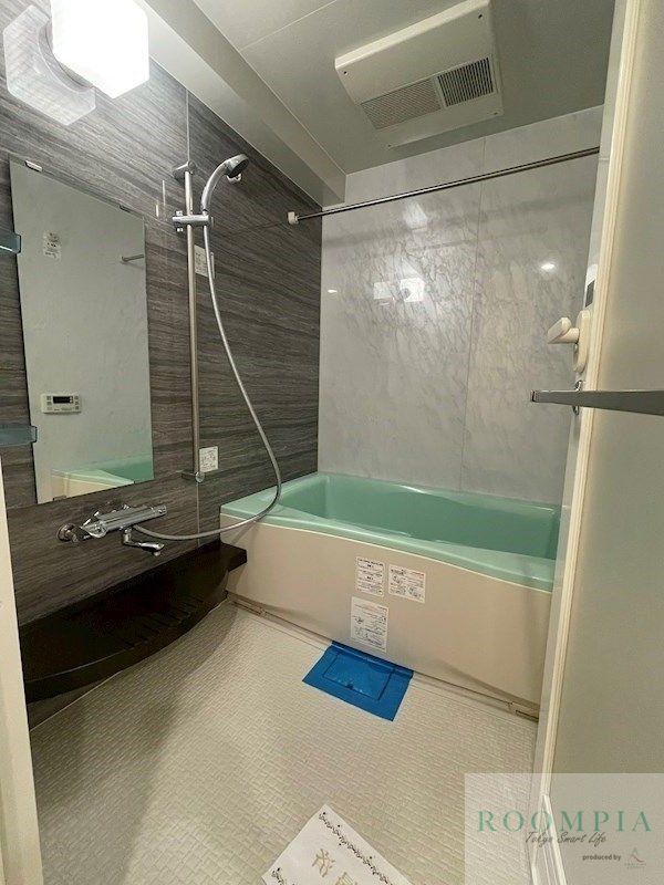 バス・シャワールーム　※同タイプの別のお部屋です。