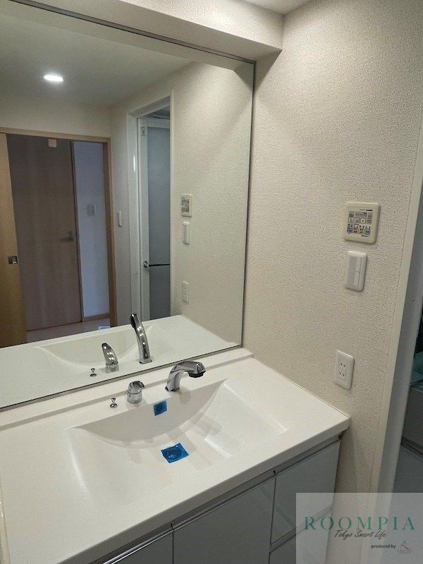 洗面設備　※同タイプの別のお部屋です。